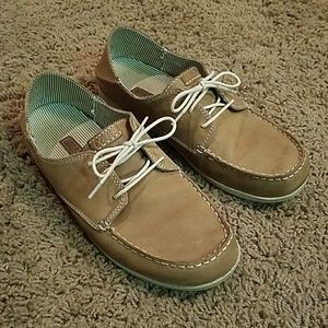 GUC OluKai Heleuma Leather Shoes